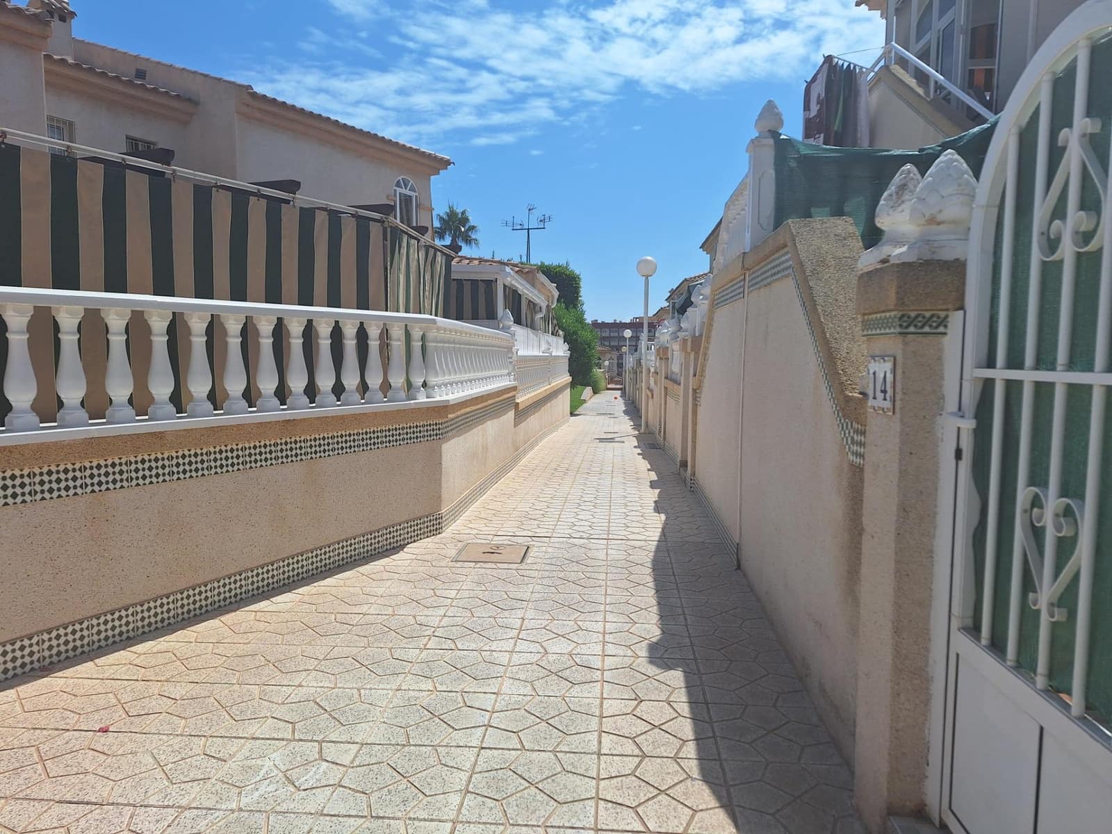 2 soveværelse Bungalow til salg i Torrevieja med swimmingpool garage - € 159.900 (Ref: 8476211)