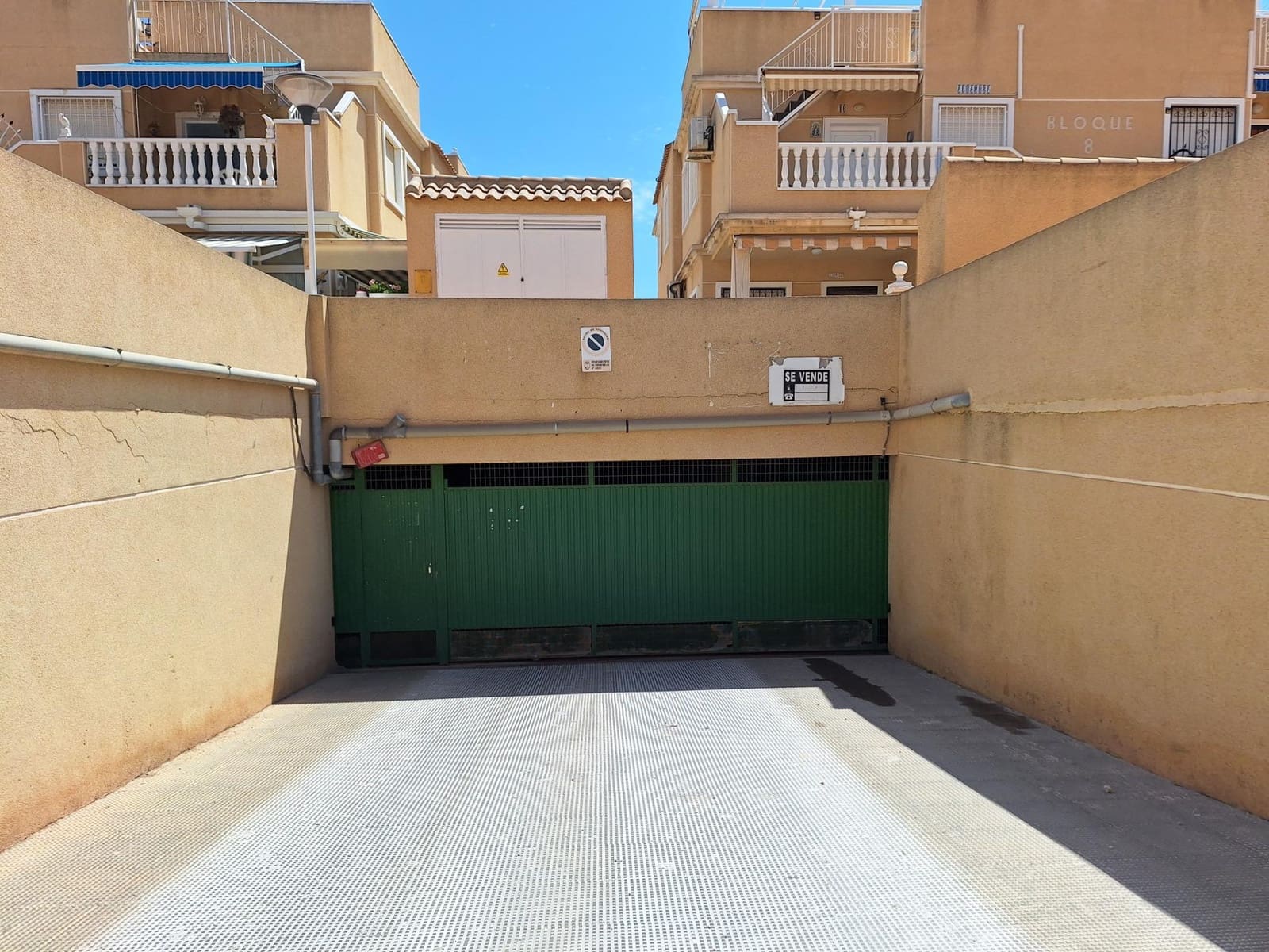 2 soveværelse Bungalow til salg i Torrevieja med swimmingpool garage - € 159.900 (Ref: 8476211)