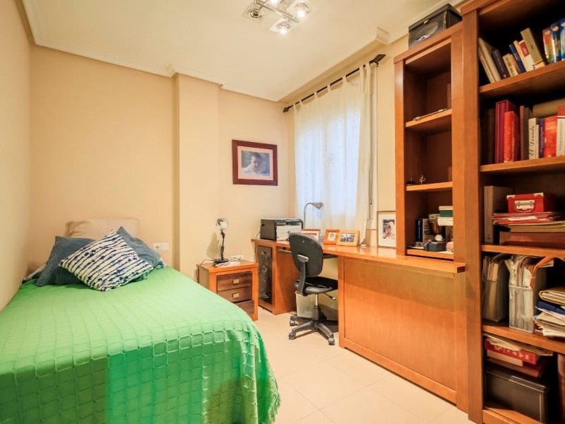 4 quarto Apartamento para venda em Torrevieja - 230 000 € (Ref: 8477869)