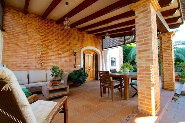 6 bedroom Villa for sale in Aguas Nuevas, Torrevieja with pool - € 900,000 (Ref: 8484717)