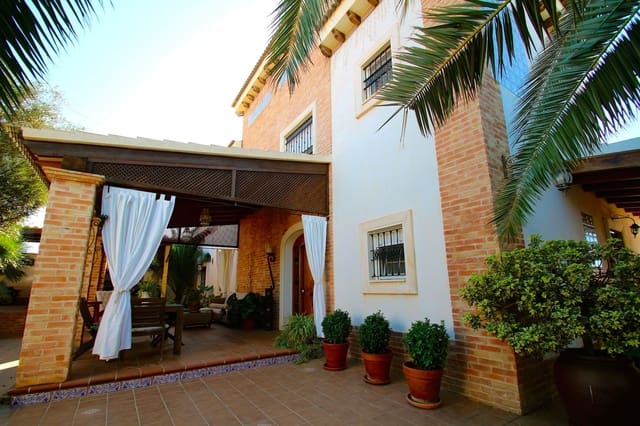 6 bedroom Villa for sale in Aguas Nuevas, Torrevieja with pool - € 900,000 (Ref: 8484717)