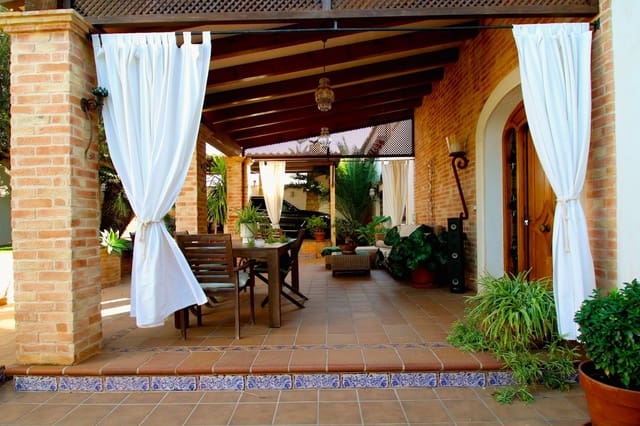 6 bedroom Villa for sale in Aguas Nuevas, Torrevieja with pool - € 900,000 (Ref: 8484717)