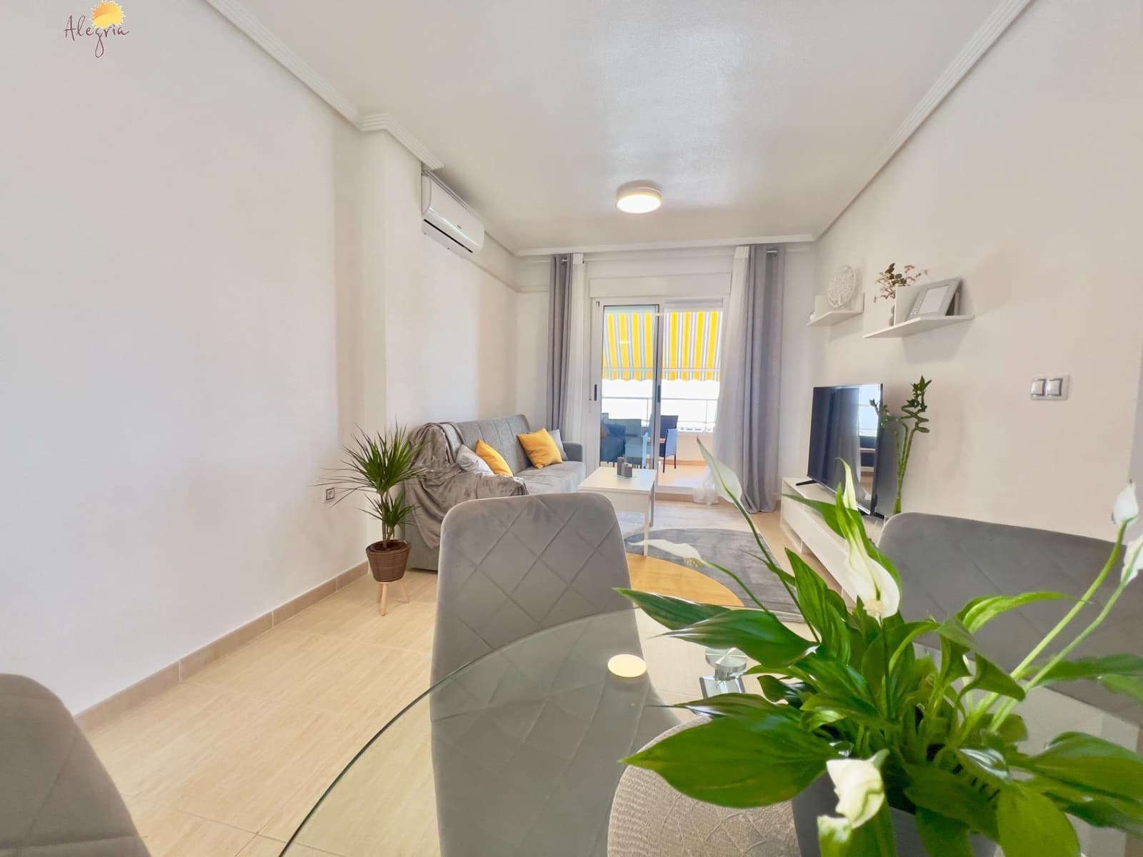 2 chambre Appartement à vendre à Torrevieja avec piscine - 149 900 € (Ref: 8493777)