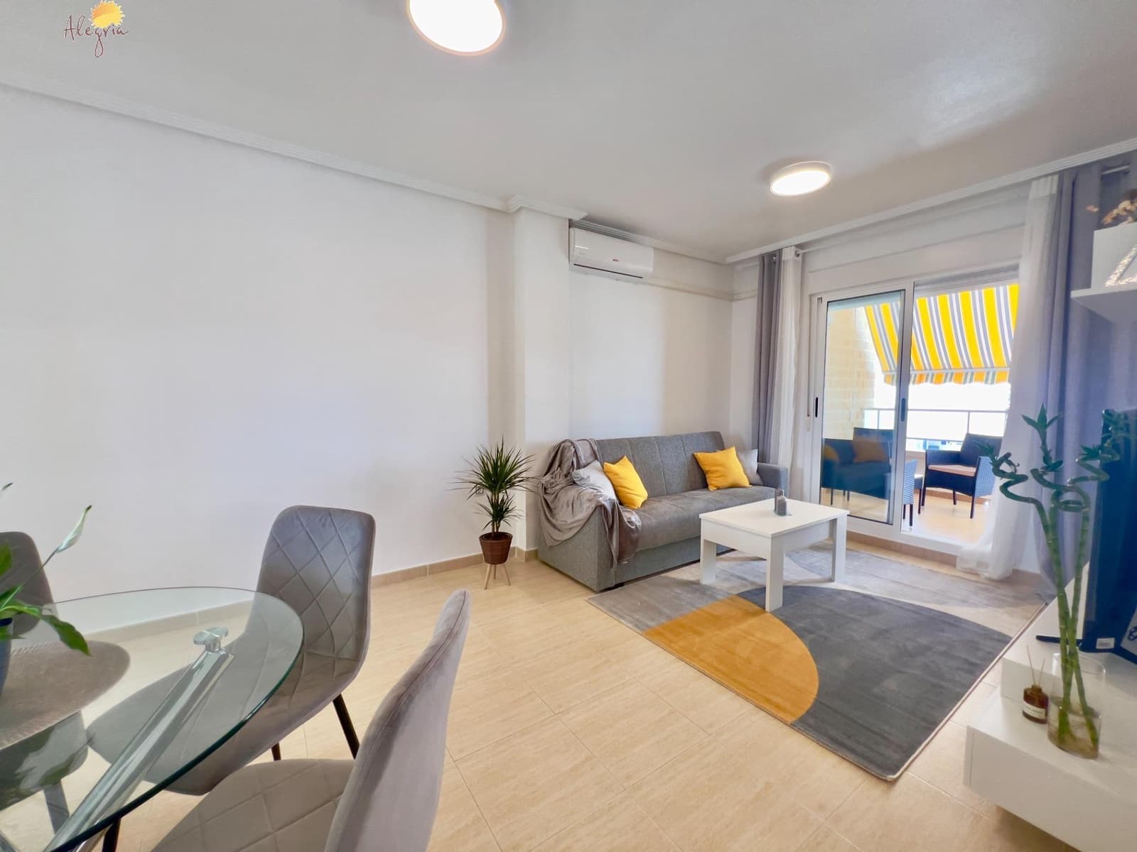 2 chambre Appartement à vendre à Torrevieja avec piscine - 149 900 € (Ref: 8493777)