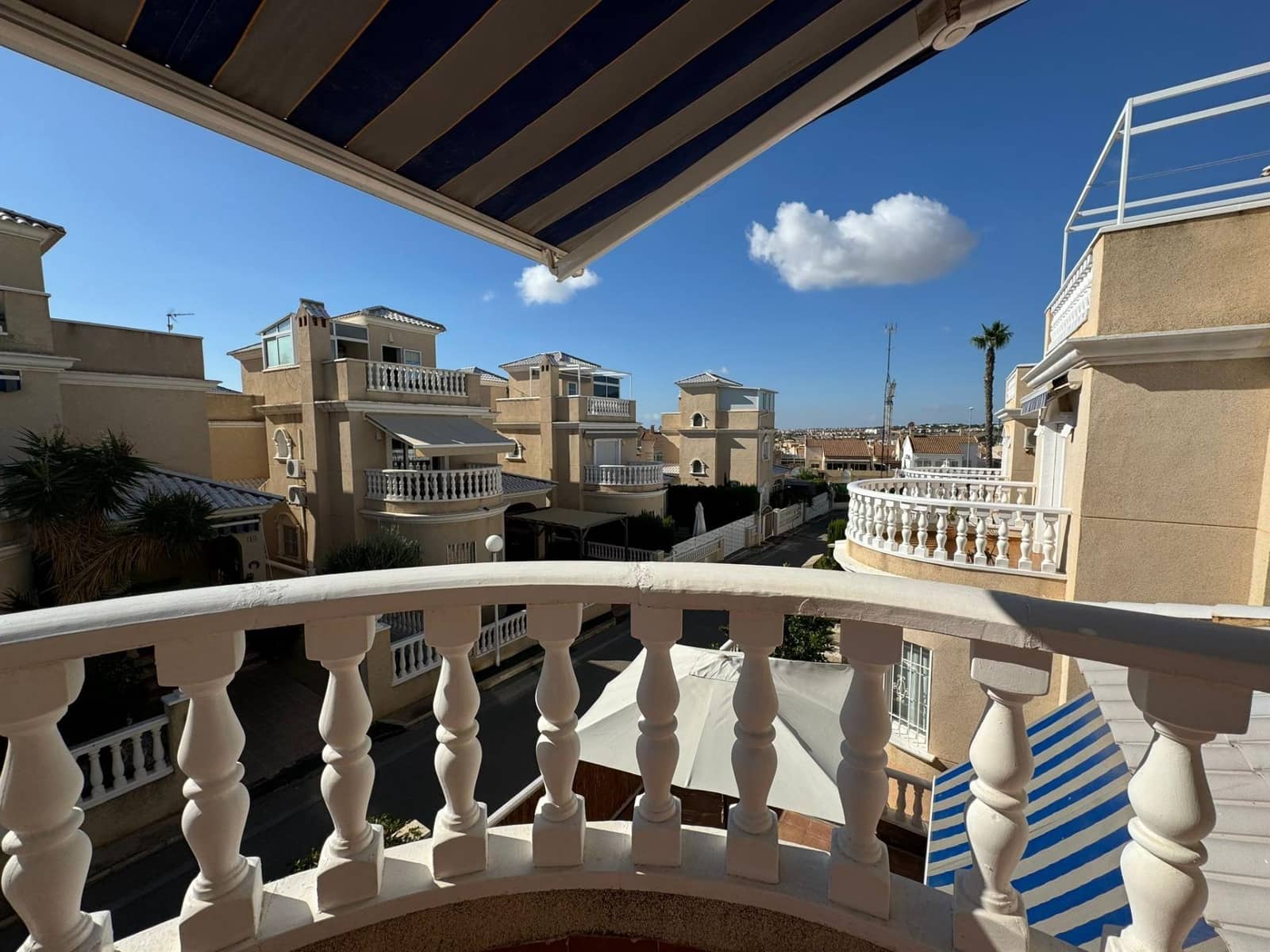 3 sypialnia Dom szeregowy na sprzedaż w La Florida z basenem - 285 000 € (Ref: 8519313)