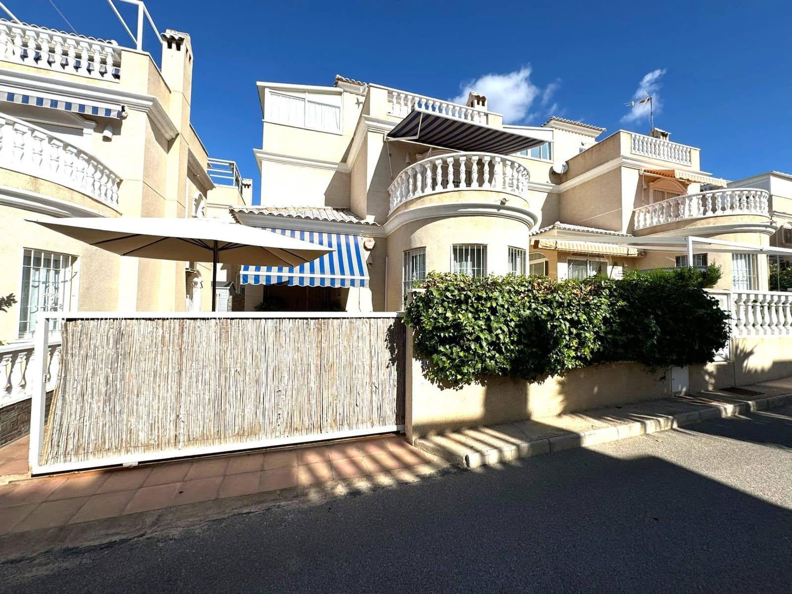 3 sypialnia Dom szeregowy na sprzedaż w La Florida z basenem - 285 000 € (Ref: 8519313)