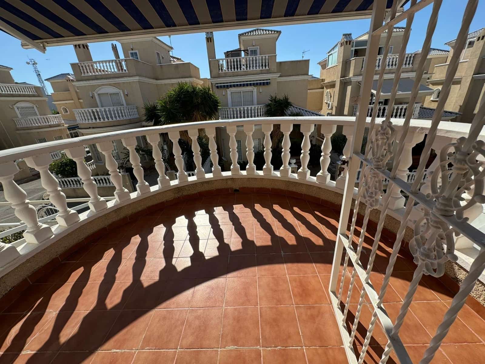 3 sypialnia Dom szeregowy na sprzedaż w La Florida z basenem - 285 000 € (Ref: 8519313)