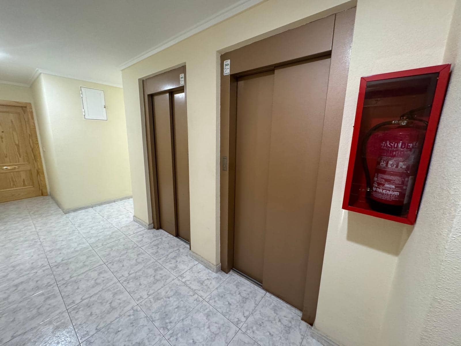 2 makuuhuone Huoneisto myytävänä paikassa Torrevieja mukana 
autotalli - 129 900 € (Ref: 8527756)