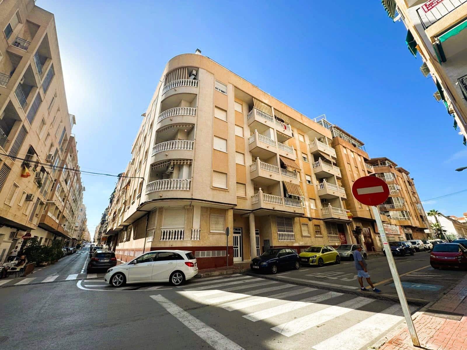 2 makuuhuone Huoneisto myytävänä paikassa Torrevieja mukana 
autotalli - 129 900 € (Ref: 8527756)