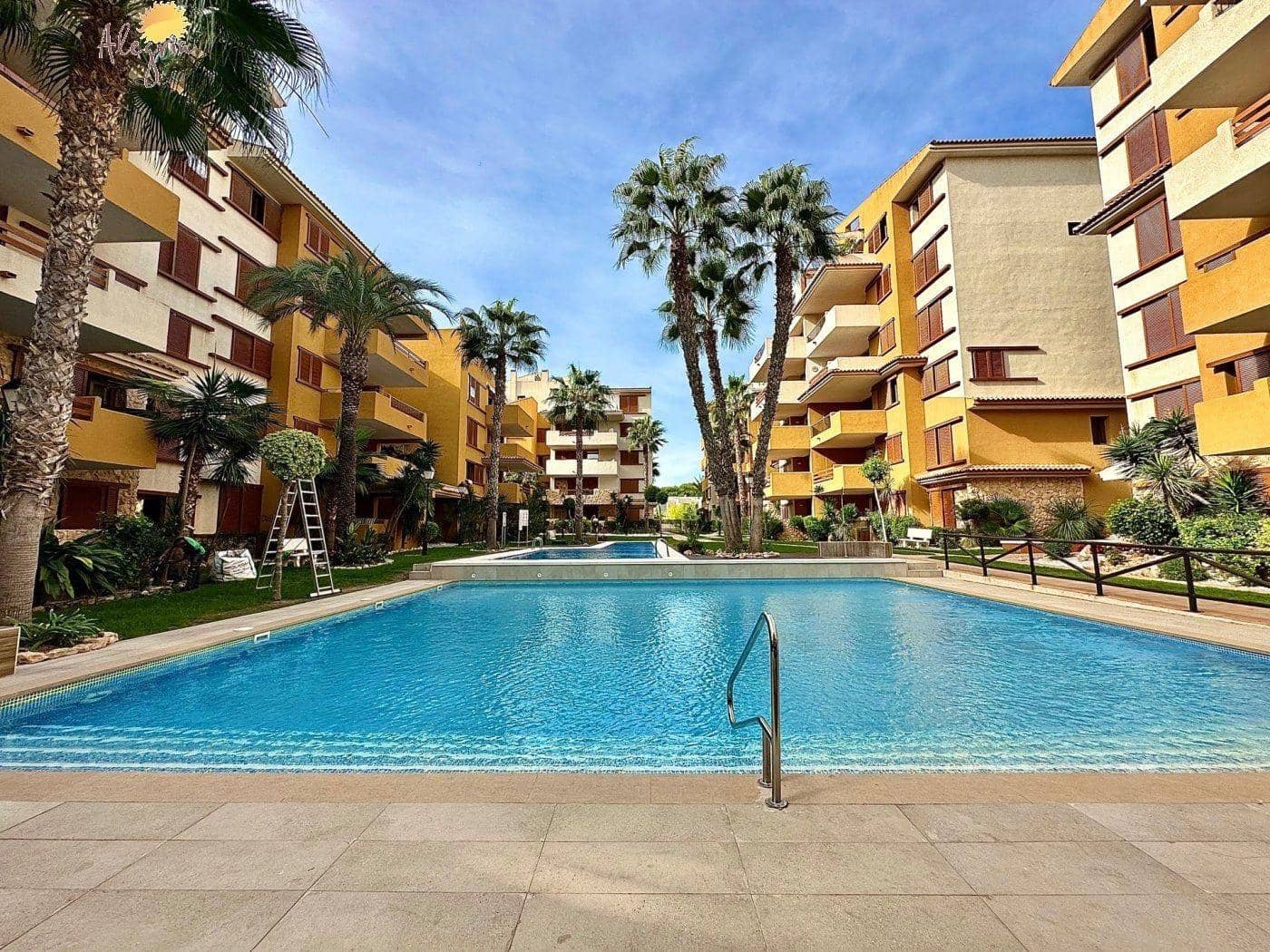 3 sypialnia Apartament na sprzedaż w Punta Prima z basenem garażem - 355 000 € (Ref: 8566471)