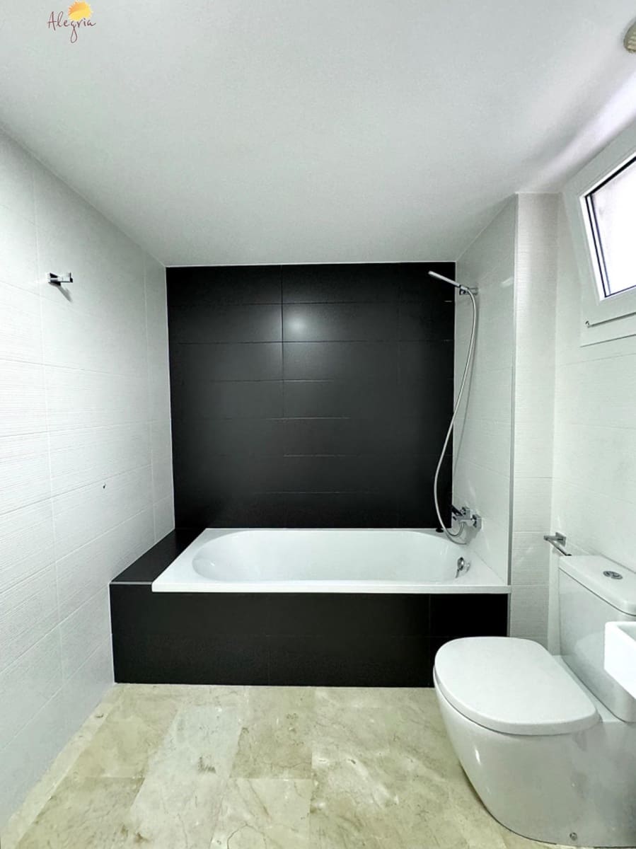 3 sypialnia Apartament na sprzedaż w Punta Prima z basenem garażem - 355 000 € (Ref: 8566471)