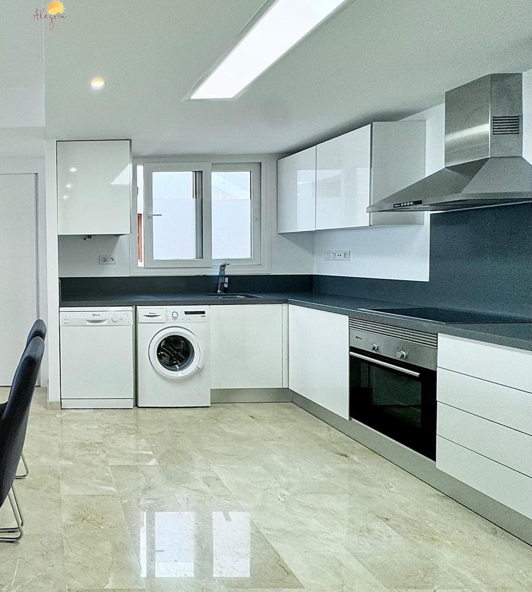 3 sypialnia Apartament na sprzedaż w Punta Prima z basenem garażem - 355 000 € (Ref: 8566471)