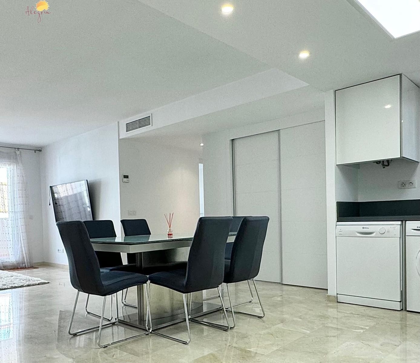 3 sypialnia Apartament na sprzedaż w Punta Prima z basenem garażem - 355 000 € (Ref: 8566471)