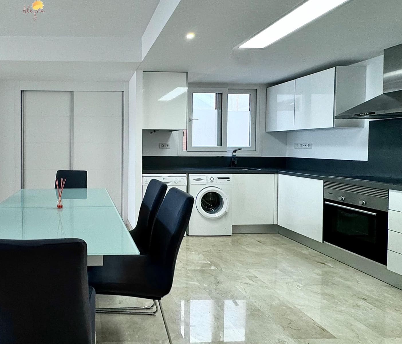 3 sypialnia Apartament na sprzedaż w Punta Prima z basenem garażem - 355 000 € (Ref: 8566471)