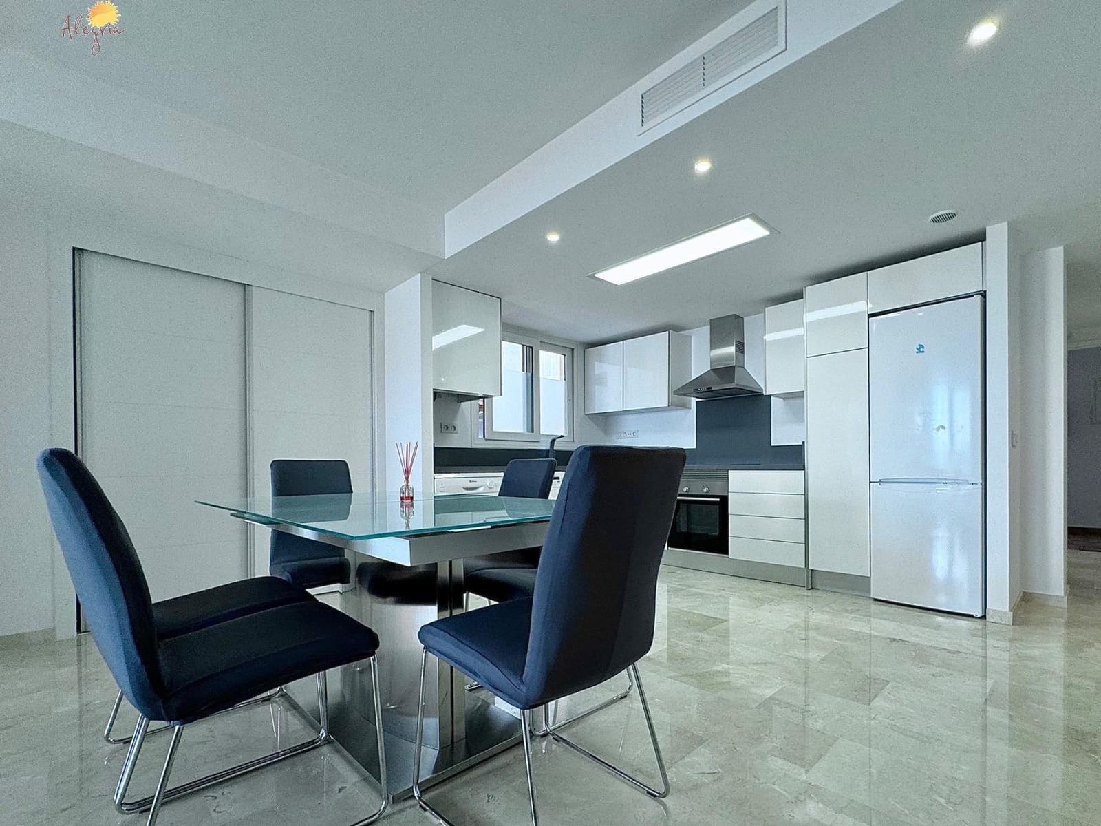 3 sypialnia Apartament na sprzedaż w Punta Prima z basenem garażem - 355 000 € (Ref: 8566471)