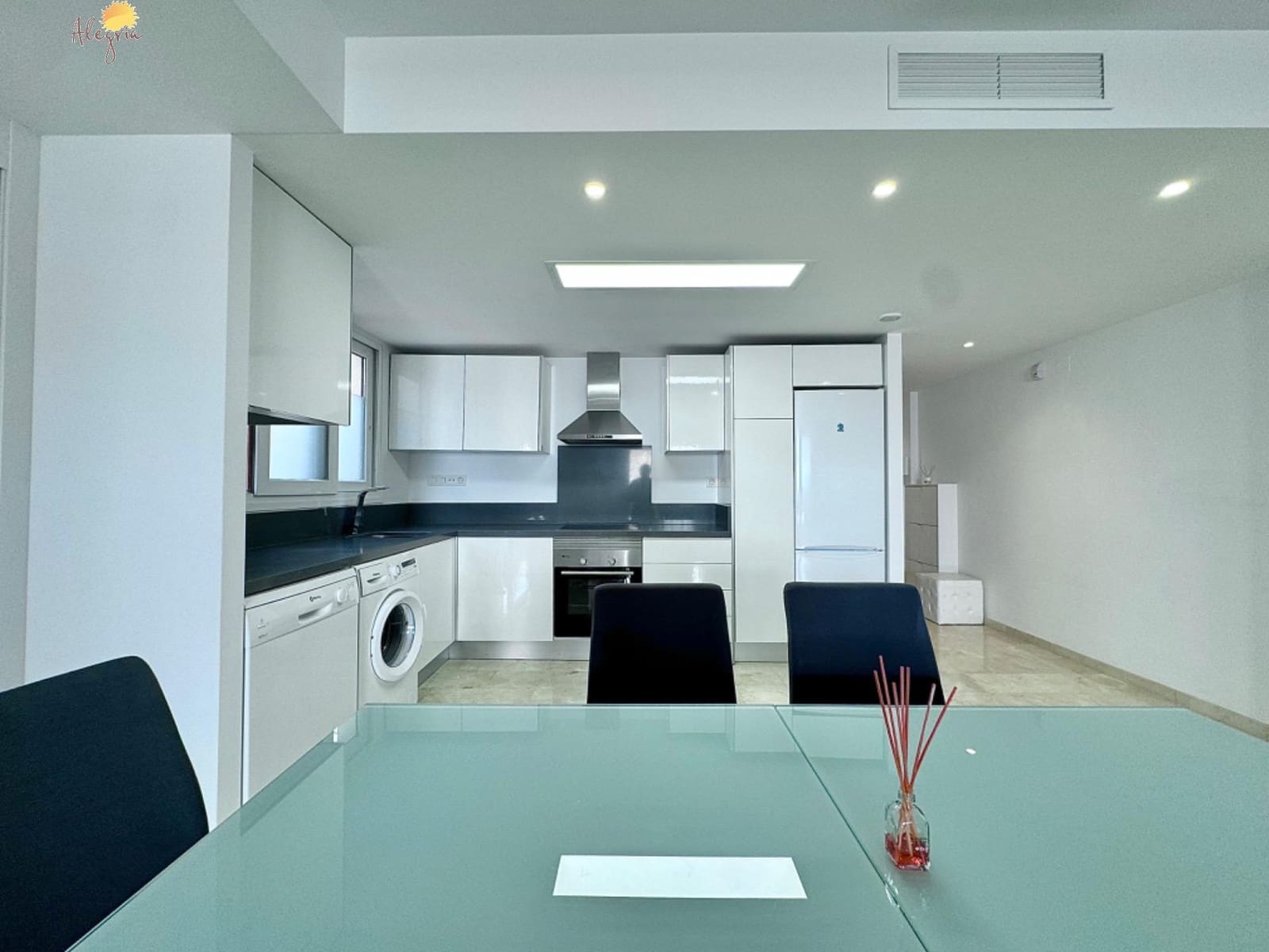 3 sypialnia Apartament na sprzedaż w Punta Prima z basenem garażem - 355 000 € (Ref: 8566471)