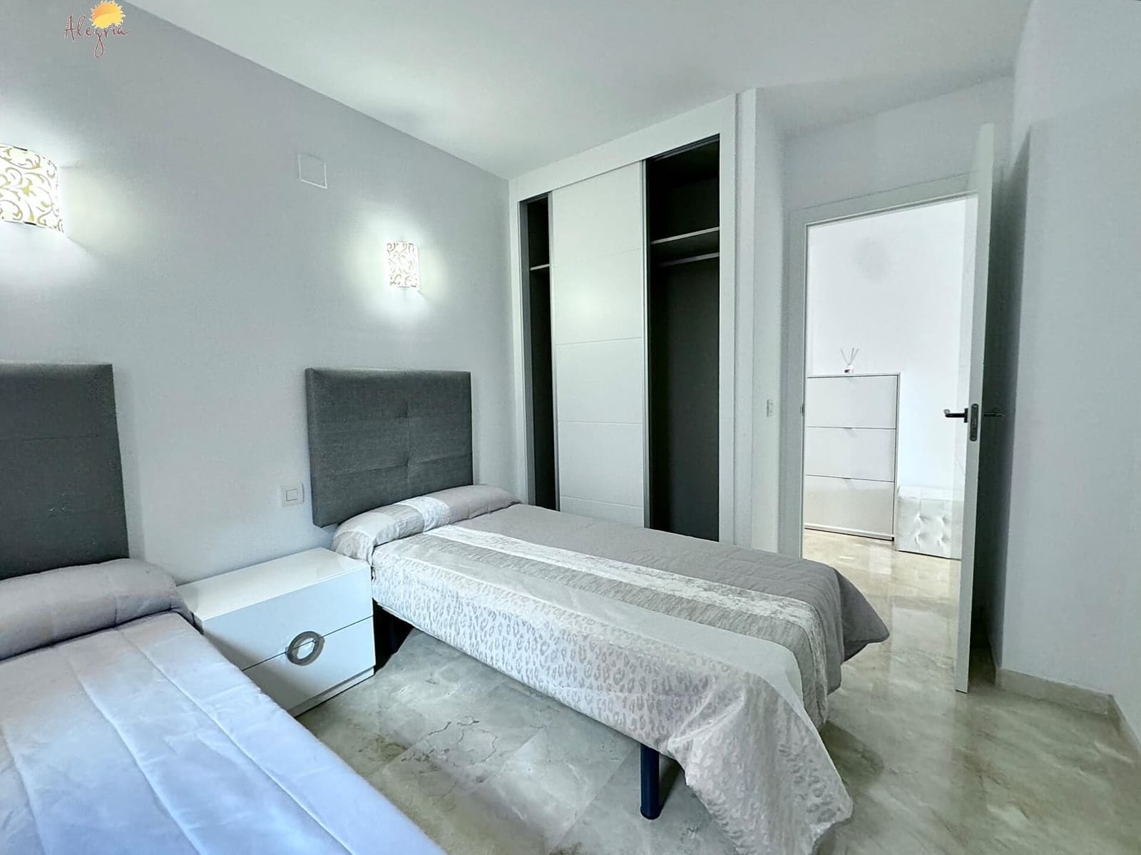 3 sypialnia Apartament na sprzedaż w Punta Prima z basenem garażem - 355 000 € (Ref: 8566471)