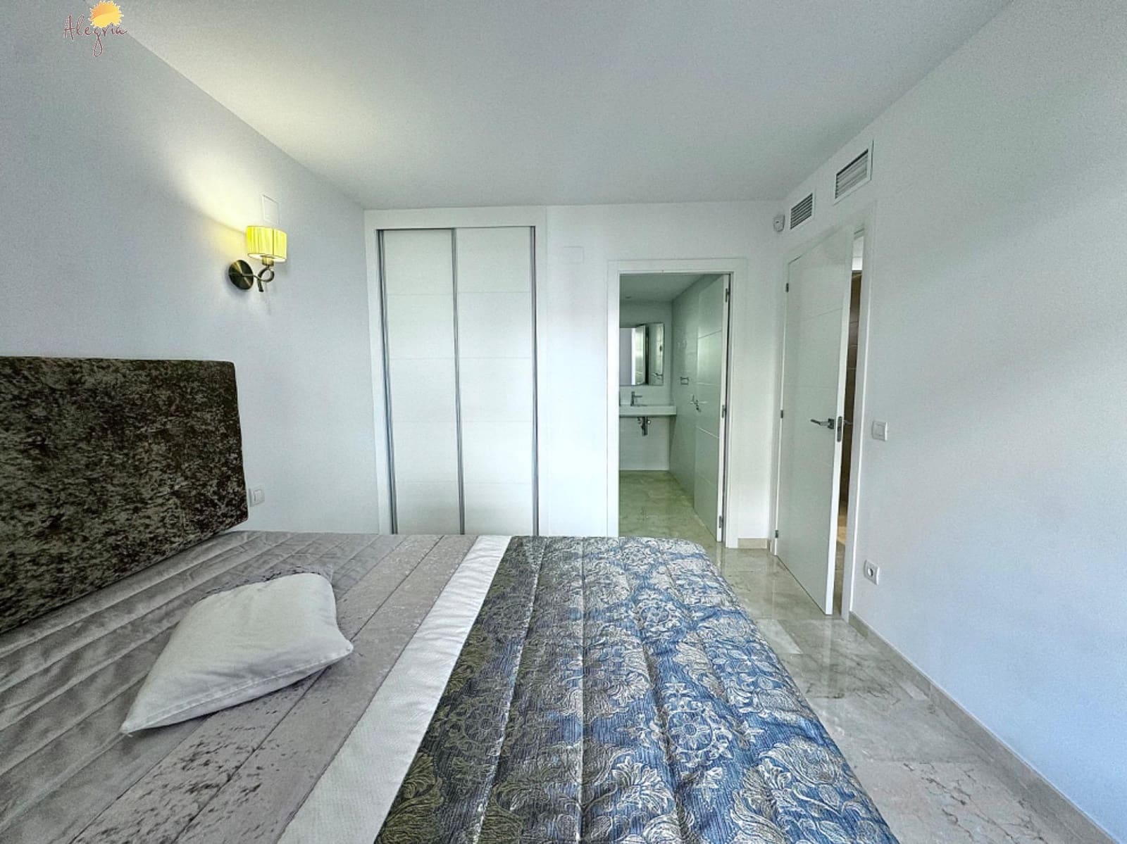 3 sypialnia Apartament na sprzedaż w Punta Prima z basenem garażem - 355 000 € (Ref: 8566471)