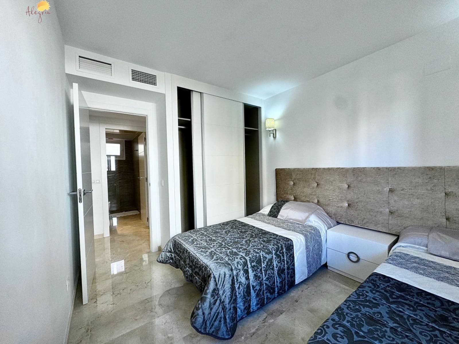 3 sypialnia Apartament na sprzedaż w Punta Prima z basenem garażem - 355 000 € (Ref: 8566471)