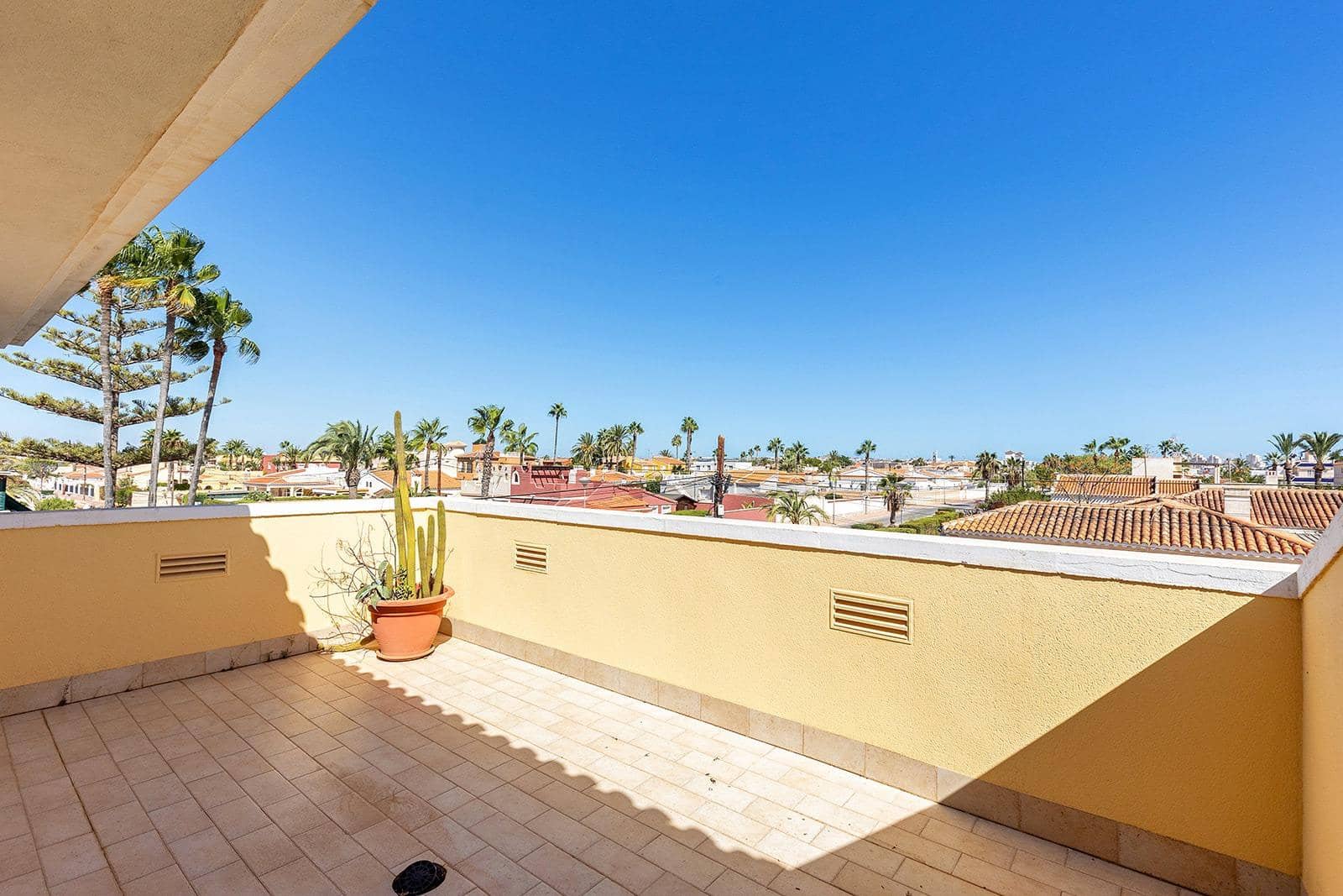 5 bedroom Villa for sale in Torrevieja with pool garage - € 780,000 (Ref: 8568491)
