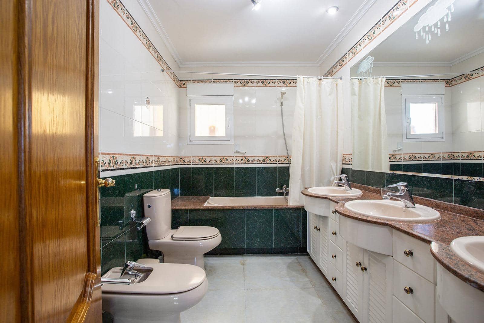 5 bedroom Villa for sale in Torrevieja with pool garage - € 780,000 (Ref: 8568491)