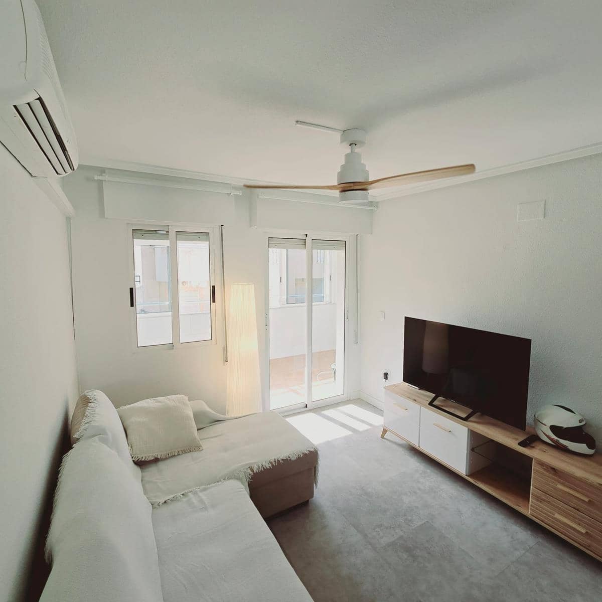 2 soveværelse Penthouse til salg i Torrevieja med swimmingpool - € 125.000 (Ref: 8574072)