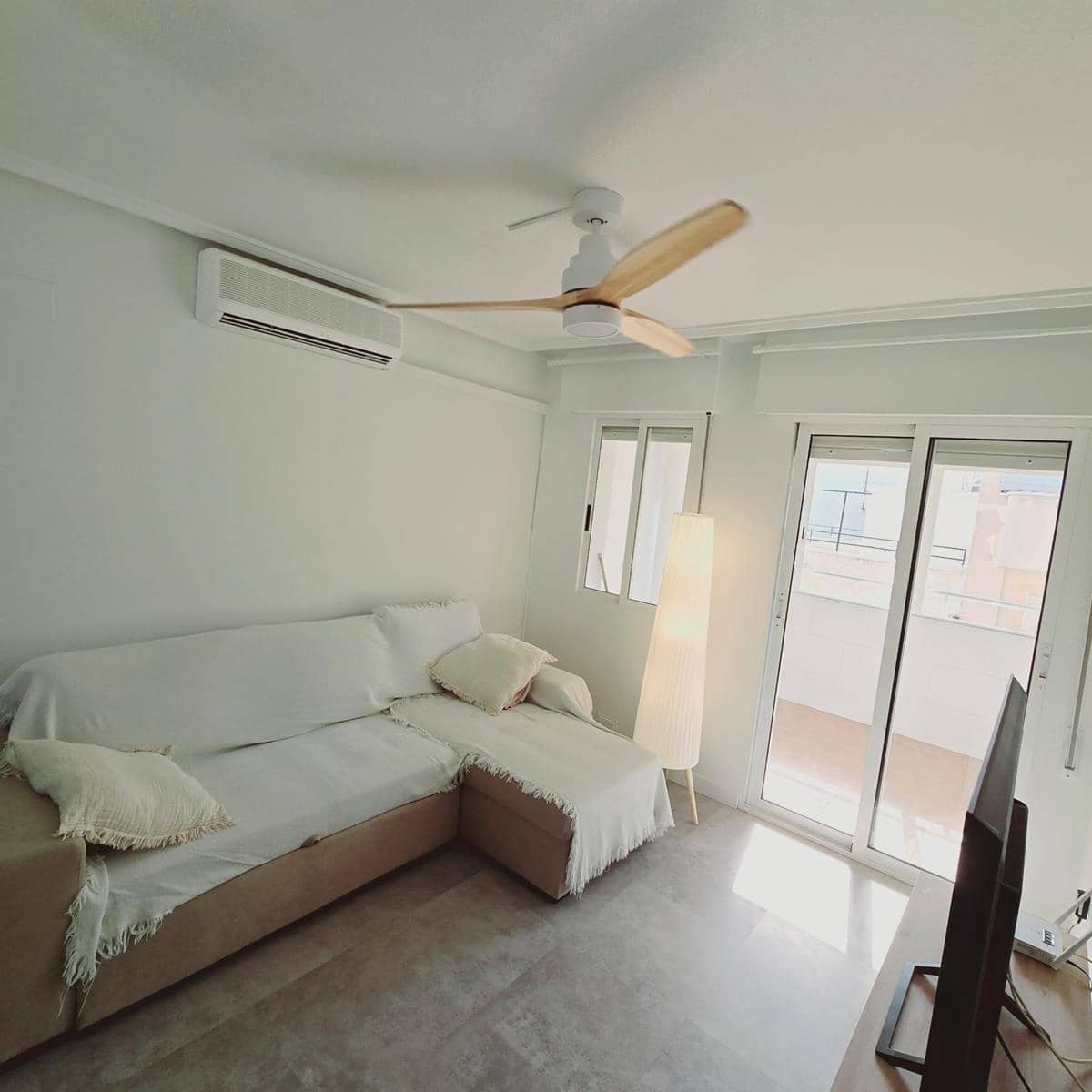 2 soveværelse Penthouse til salg i Torrevieja med swimmingpool - € 125.000 (Ref: 8574072)