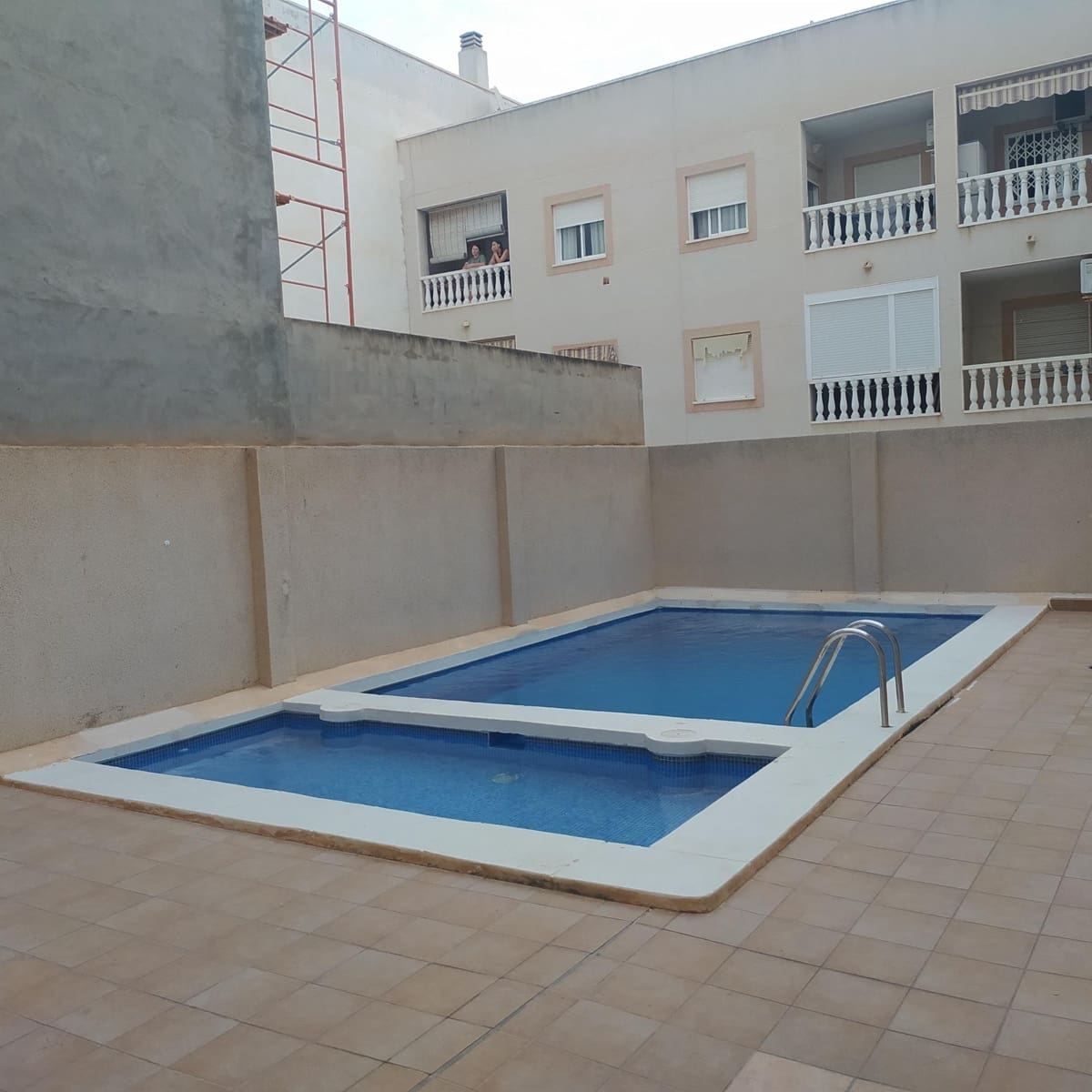 2 soveværelse Penthouse til salg i Torrevieja med swimmingpool - € 125.000 (Ref: 8574072)