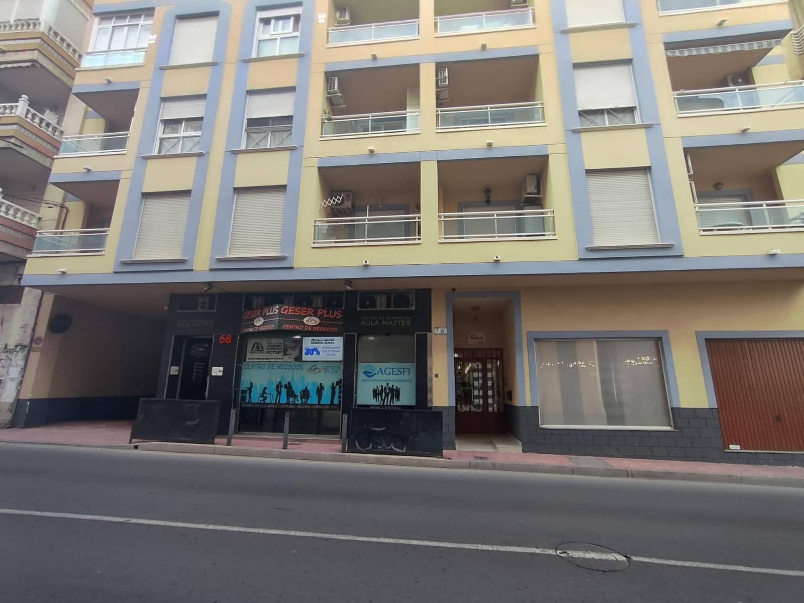 3 sypialnia Apartament na sprzedaż w Torrevieja z basenem garażem - 169 900 € (Ref: 8574075)