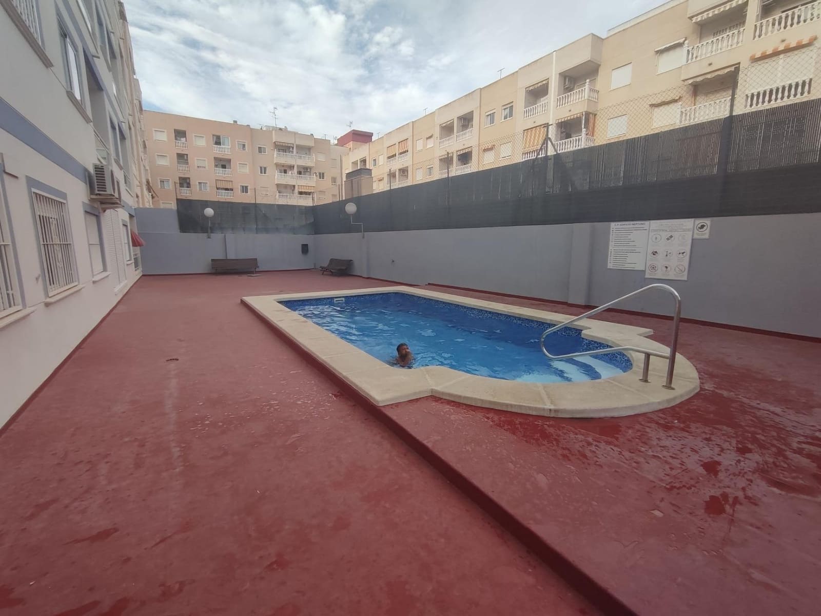 3 sypialnia Apartament na sprzedaż w Torrevieja z basenem garażem - 169 900 € (Ref: 8574075)