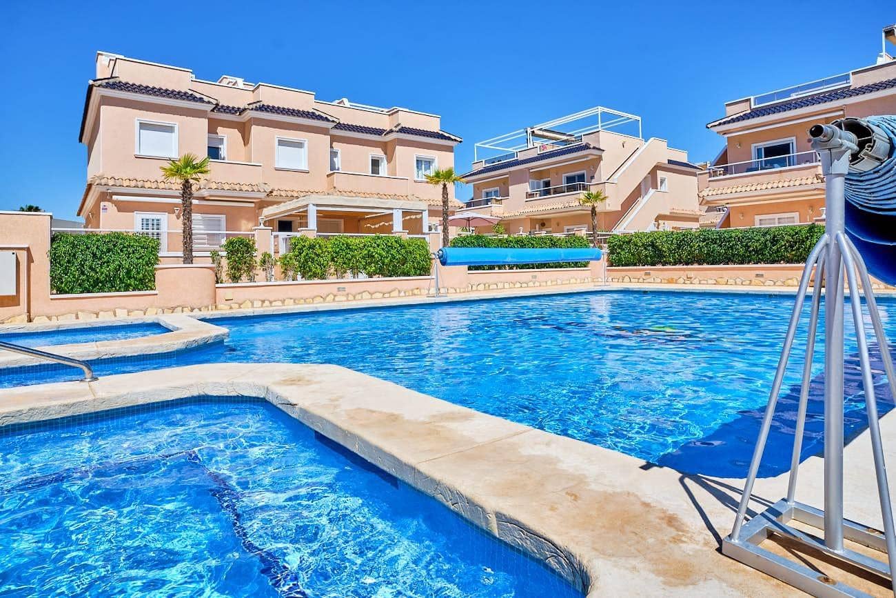 Chalet de 2 habitaciones en Orihuela Costa en venta con piscina - 235.000 € (Ref: 8576415)