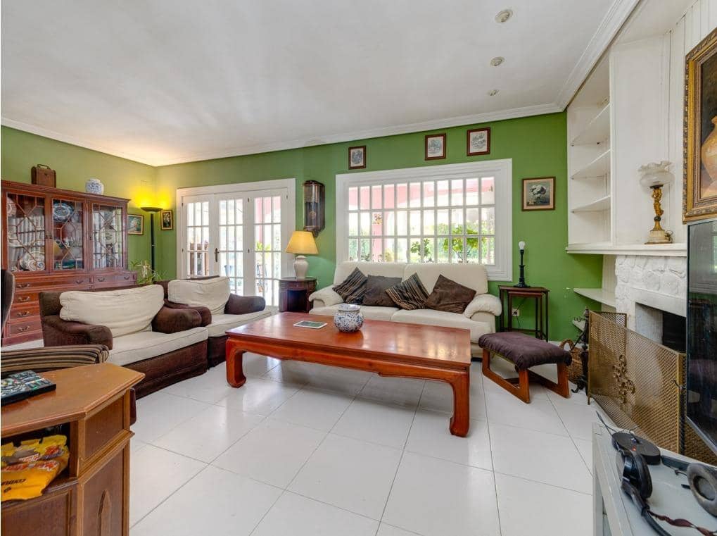 Chalet de 6 habitaciones en Campoamor en venta con piscina garaje - 725.000 € (Ref: 8577627)