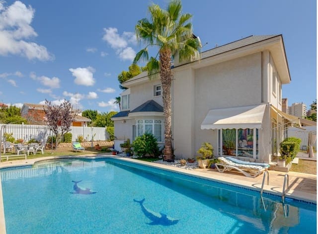 Chalet de 6 habitaciones en Dehesa de Campoamor, Orihuela en venta con piscina garaje - 725.000 € (Ref: 8577627)