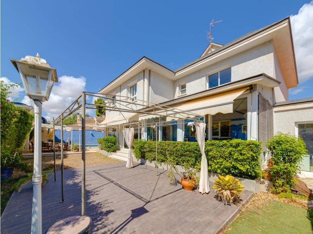 Chalet de 6 habitaciones en Campoamor en venta con piscina garaje - 725.000 € (Ref: 8577627)