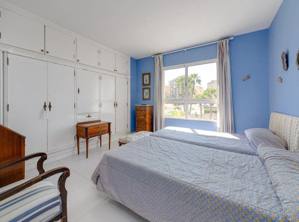 Chalet de 6 habitaciones en Campoamor en venta con piscina garaje - 725.000 € (Ref: 8577627)