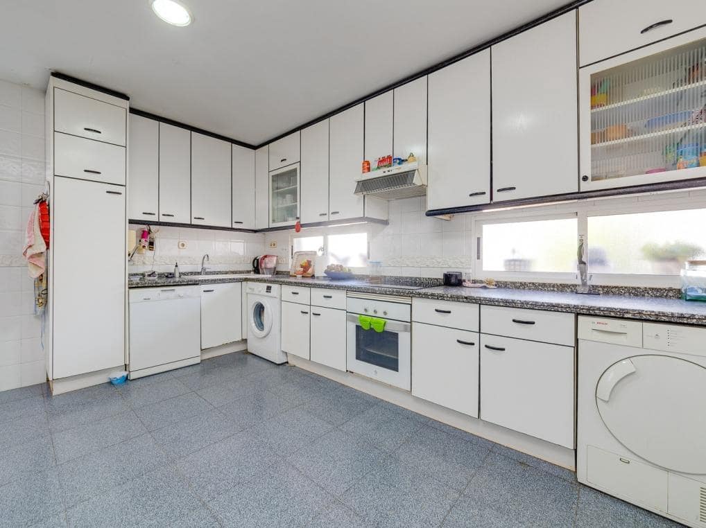 Chalet de 6 habitaciones en Campoamor en venta con piscina garaje - 725.000 € (Ref: 8577627)