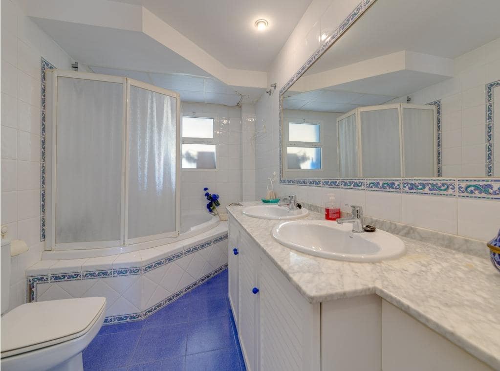 Chalet de 6 habitaciones en Campoamor en venta con piscina garaje - 725.000 € (Ref: 8577627)