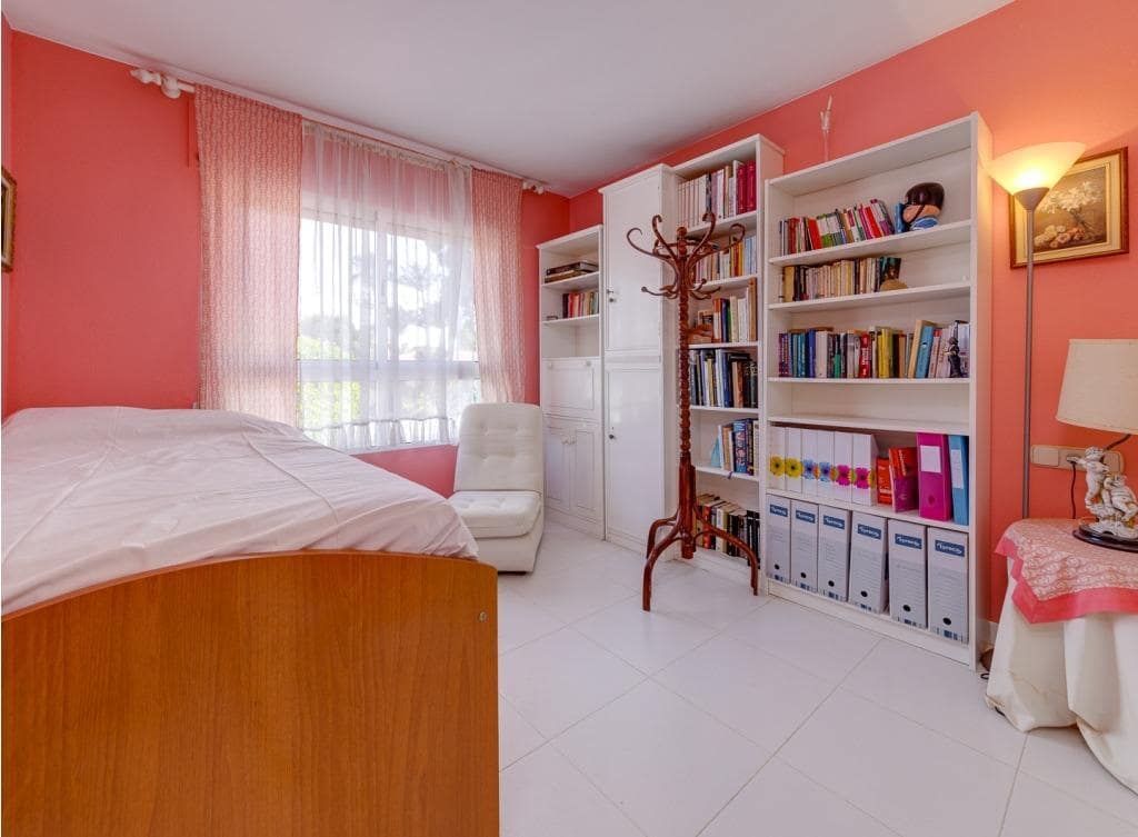 Chalet de 6 habitaciones en Campoamor en venta con piscina garaje - 725.000 € (Ref: 8577627)