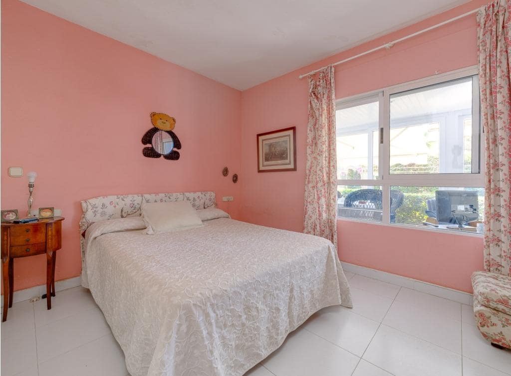 Chalet de 6 habitaciones en Campoamor en venta con piscina garaje - 725.000 € (Ref: 8577627)