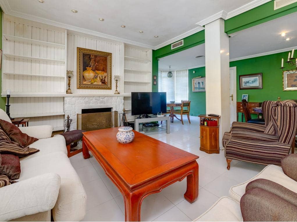 Chalet de 6 habitaciones en Campoamor en venta con piscina garaje - 725.000 € (Ref: 8577627)