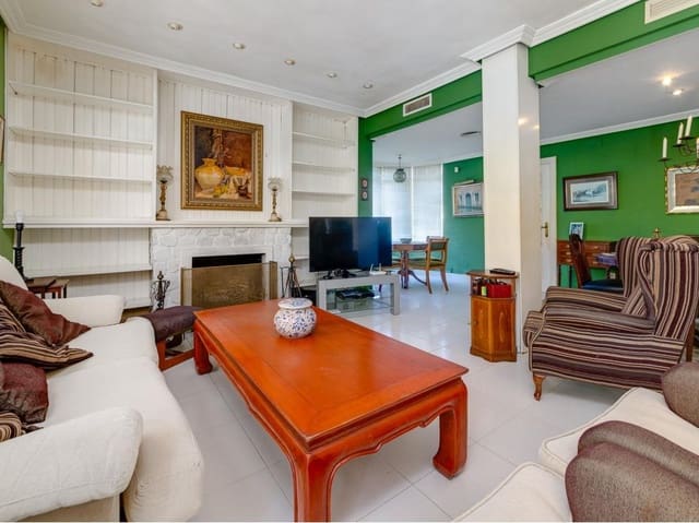 Chalet de 6 habitaciones en Dehesa de Campoamor, Orihuela en venta con piscina garaje - 725.000 € (Ref: 8577627)