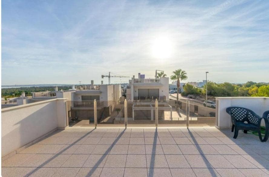 3 makuuhuone Huvila myytävänä paikassa Orihuela Costa mukana uima-altaan - 439 000 € (Ref: 8578260)