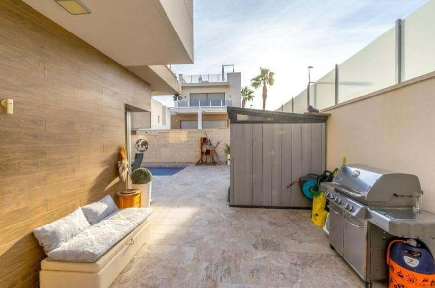 3 makuuhuone Huvila myytävänä paikassa Orihuela Costa mukana uima-altaan - 439 000 € (Ref: 8578260)