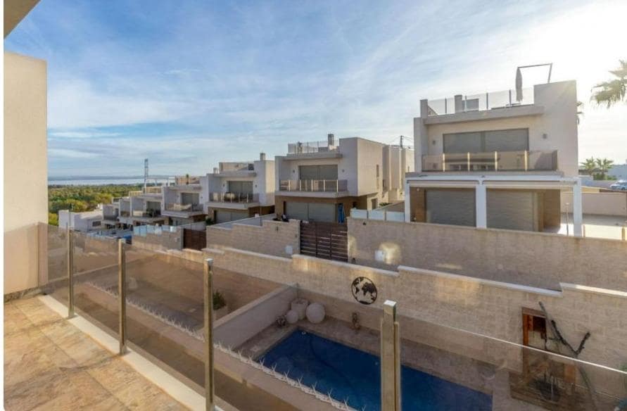 3 makuuhuone Huvila myytävänä paikassa Orihuela Costa mukana uima-altaan - 439 000 € (Ref: 8578260)