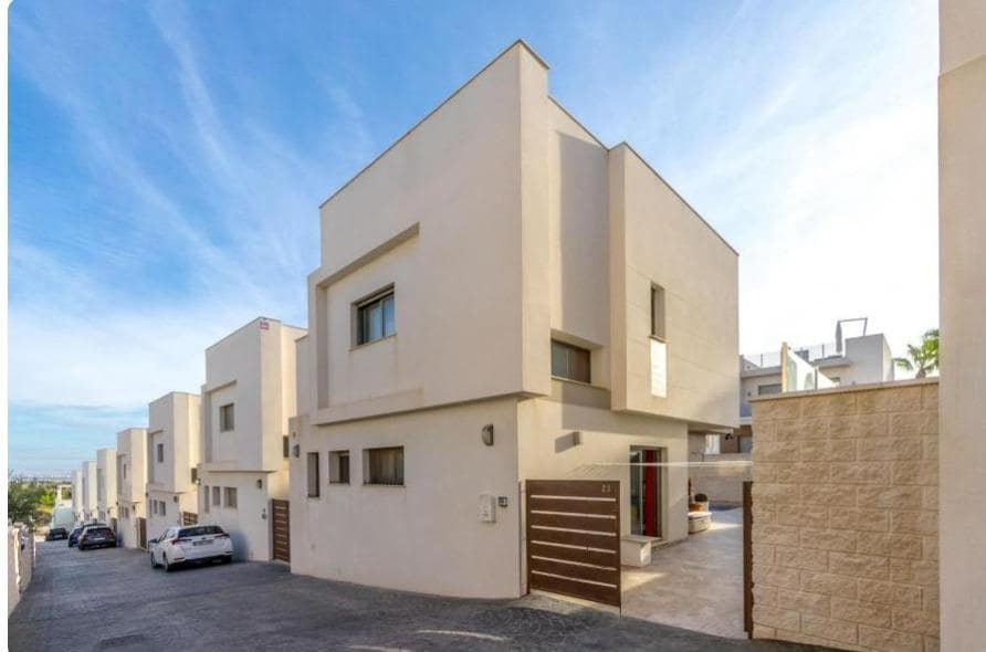 3 makuuhuone Huvila myytävänä paikassa Orihuela Costa mukana uima-altaan - 439 000 € (Ref: 8578260)