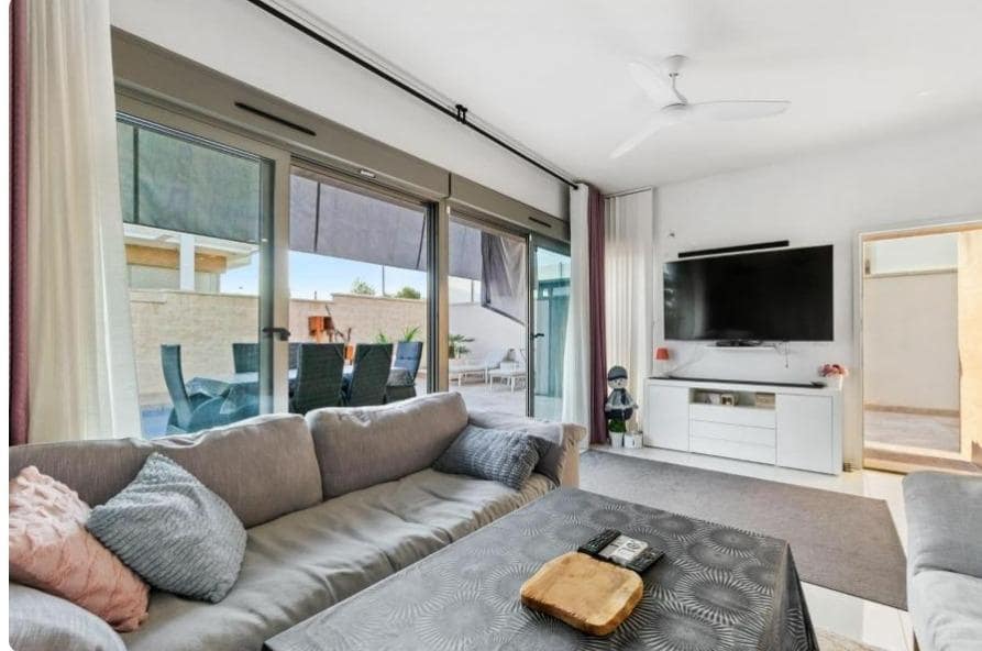 3 makuuhuone Huvila myytävänä paikassa Orihuela Costa mukana uima-altaan - 439 000 € (Ref: 8578260)