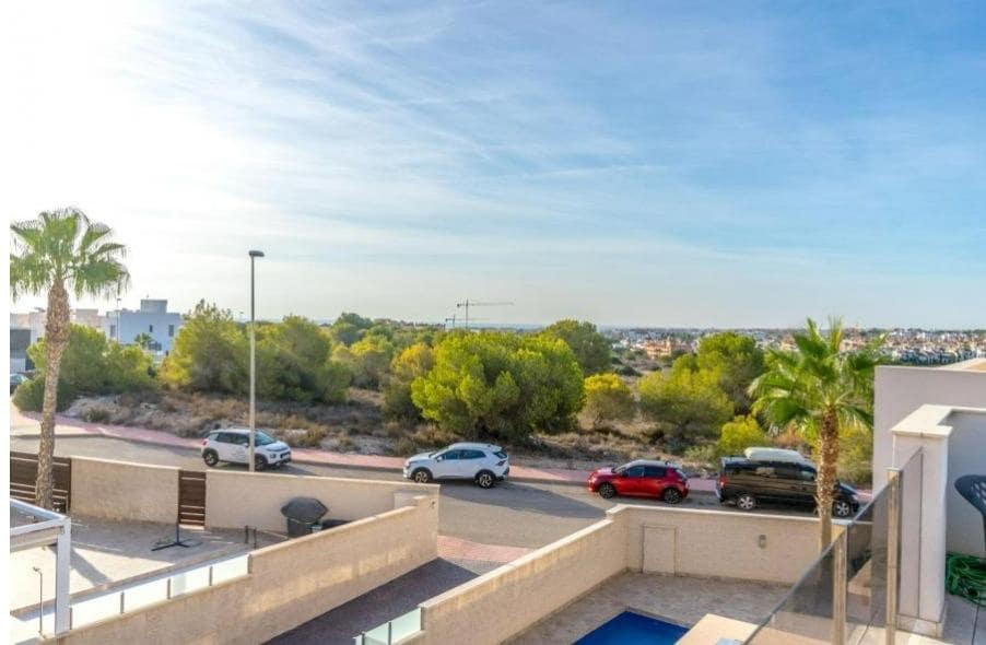 3 makuuhuone Huvila myytävänä paikassa Orihuela Costa mukana uima-altaan - 439 000 € (Ref: 8578260)