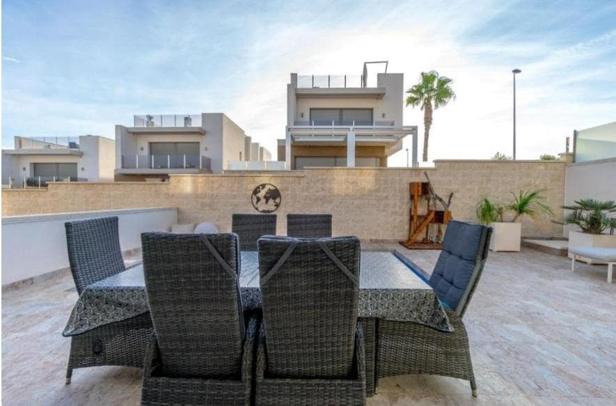 3 makuuhuone Huvila myytävänä paikassa Orihuela Costa mukana uima-altaan - 439 000 € (Ref: 8578260)