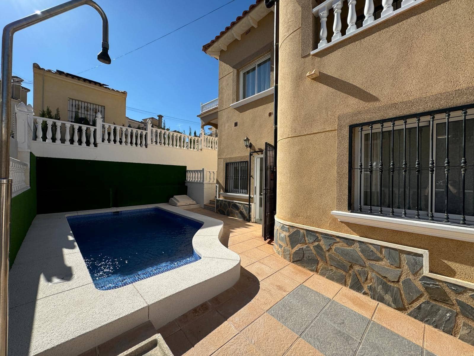 Chalet de 4 habitaciones en Orihuela Costa en venta con piscina - 279.000 € (Ref: 8584608)