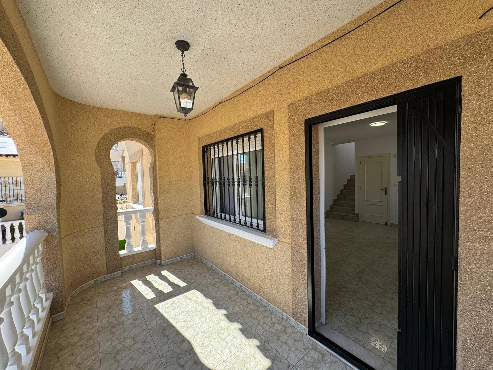 Chalet de 4 habitaciones en Orihuela Costa en venta con piscina - 279.000 € (Ref: 8584608)